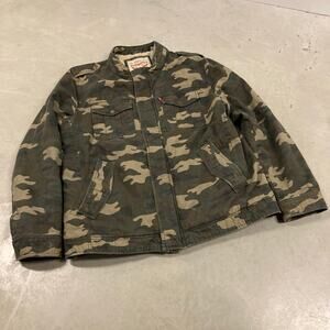 y2k fur lined camo Levi’s jacket